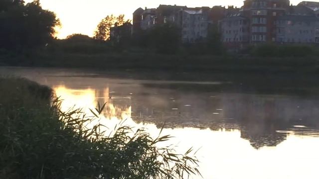 Туман стелется над водой, река Лазурь смотреть онлайн