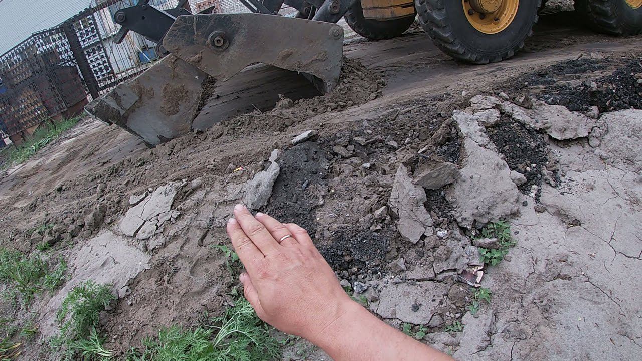 Как подрезать и выровнять грунт. Планировка шлака с грязью. смотреть онлайн