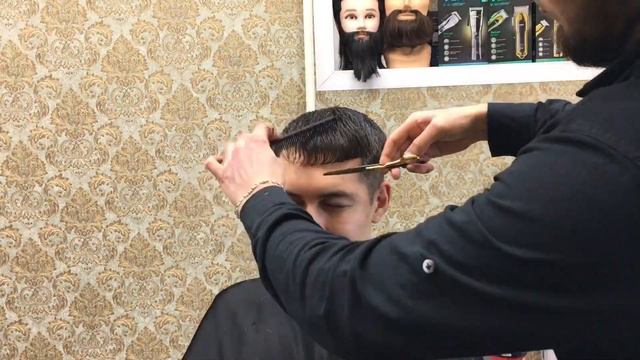 МУЖСКАЯ МОДЕЛЬНАЯ СТРИЖКА.СТРИЖКА НА ПОТОКЕ