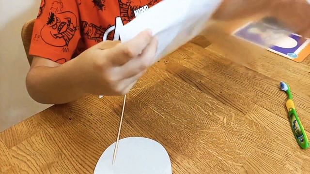 Учимся чистить зубы и 3 новых слова на английском: nose, eyes, teeth (нос, глаза, зубы) смотреть онлайн