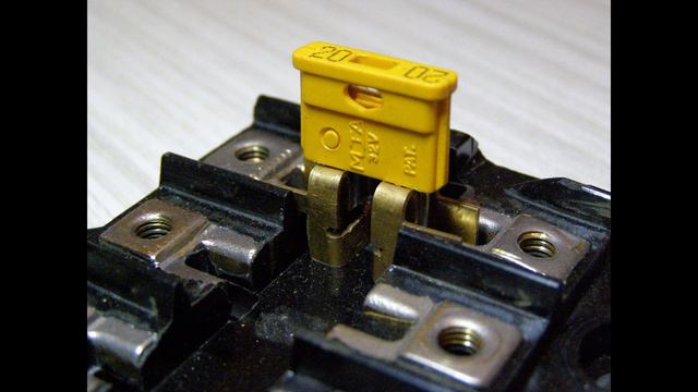 АЗЛК 2140. Переделываем блок предохранителей. А что, так можно было ?! 0_o смотреть онлайн