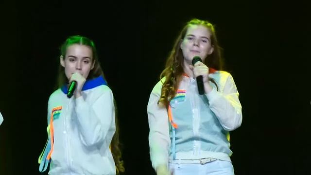 Шоу-группа "Нужные люди" - Радуйся (муз., сл. Н.и И.Нужины) смотреть онлайн
