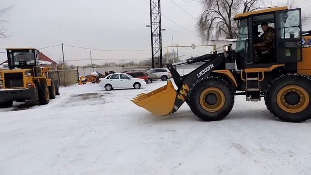 Фронтальный погрузчик XCMG LW300FN 3 т 1.8 м³ рычаг (Китай) - тест-драйв 2018 в Алматы смотреть онлайн