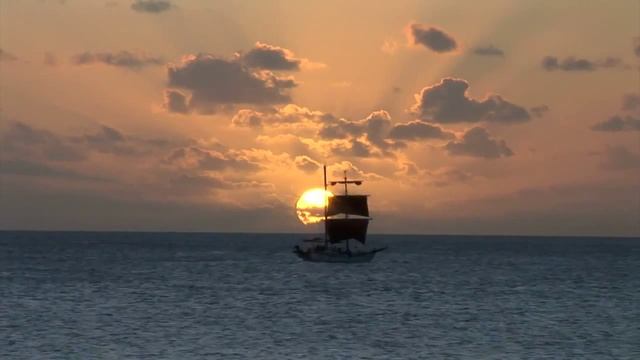 Парусник на закате - Sailboat At Sunset