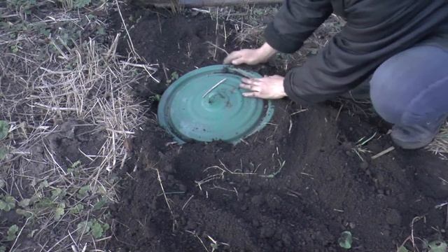 ? Как поймать КРОТА. Кротоловка за ОДНУ минуту. Крот ПОЙМАН, накормлен и ОТПУЩЕН в поле к СОСЕДУ. смотреть онлайн