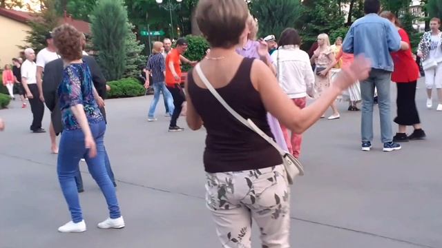 ГОВОРИЛ, ЧТО Я ТВОЯ КОРОЛЕВА! ТАНЦЫ ХАРЬКОВ СЧАСТЛИВЫЕ МОМЕНТЫ смотреть онлайн