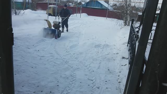 Самодельный снегоуборщик.Испытание ротора. смотреть онлайн