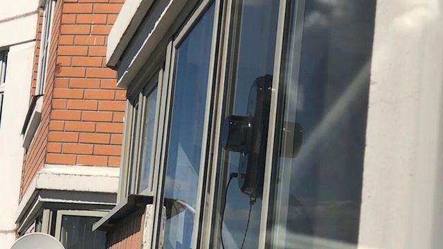 Робот мойщик окон Redmond RV-RW001S смотреть онлайн