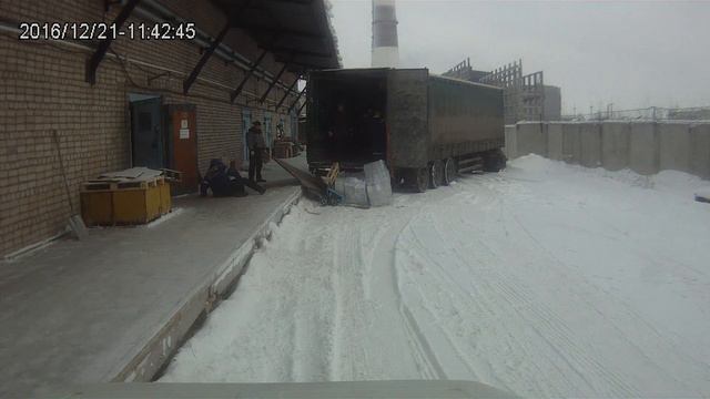 грузчик парень работящий