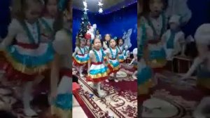 Танец кукарача в садике Инкар