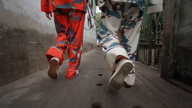 ไหว้พระวัดมังกร ตะลอนถ่ายรูป Street Art ย่านตลาดน้อย | SOS สัญญาณส่งความสุข EP.1