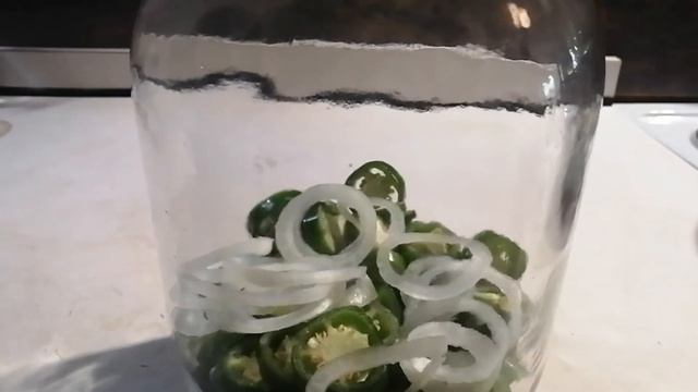 ОГНЕННАЯ ЗАГОТОВКА № 1 КОЛЬЦА ЛУКА, МАРИНОВАННЫЕ С ХАЛАПЕНЬО смотреть онлайн