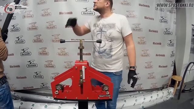 Гибка профиля 50х50 мм на ручном профилегибе, трубогибе смотреть онлайн