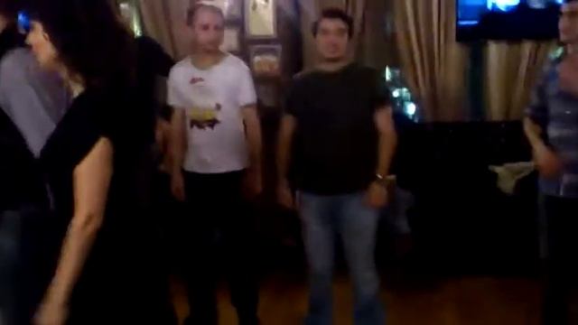 ОТМЕЧАЕМ ДЕНЬ РОЖДЕНИЯ ЭСМЕРАЛЬДЫ!!! ИМЕНИННИЦУ НА ТАНЕЦ В КРУГ))) смотреть онлайн