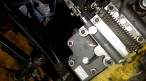 Погрузчик едет одинаково плохо вперед и назад