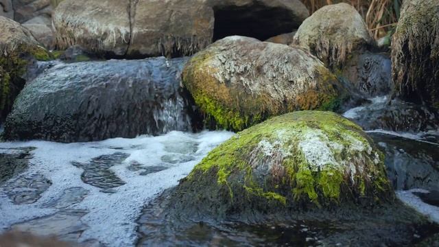 Водопад и журчащая вода. релакс шум воды смотреть онлайн