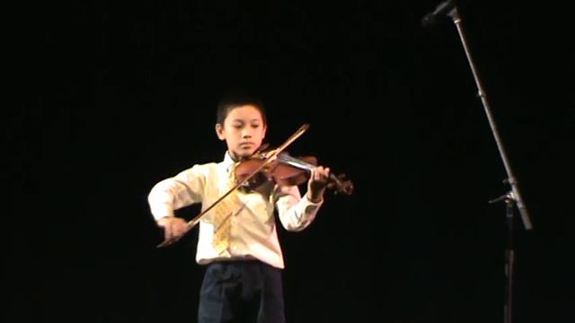 8 yrs old David's recital - Gavotte by J. Becker from Suzuki Vol. 3, No.5. смотреть онлайн