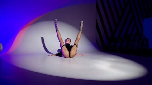 Иван Рейс - Огонь | PoleDancer - Alena Icecoldova | Choreo by Veronika Vlasovskikh смотреть онлайн