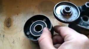 Мой Дастер. Замена подшипника в ролике натяжителя ремня вспомогательных агрегатов. 25.12.2018 г.