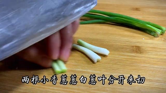 天熱就要多喝湯，分享夏天喝的絲瓜三鮮湯，湯鮮味美，營養不油膩【古月美食】#絲瓜三鮮湯 #絲瓜 #三鮮湯 смотреть онлайн