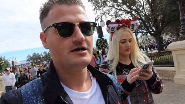 Christmas at Magic Kingdom, Disney Tree Stroll, & Blaze Pizza | ORLANDO DAY 2 смотреть онлайн