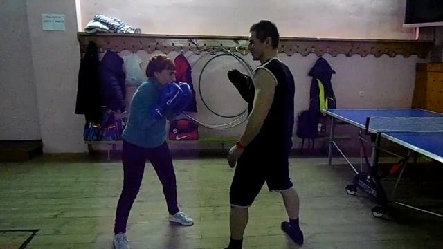 Тренируем удары по лапе( Татьяна)