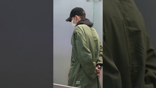 160317 Incheon Airport Heading to Zhengzhou 탑 (T.O.P) 직캠 смотреть онлайн