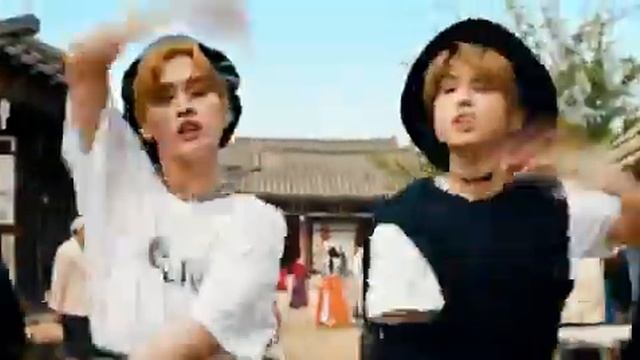 Stray Kid's "SORRY BOOM" смотреть онлайн