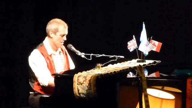 Hugh Laurie - Tipitina смотреть онлайн