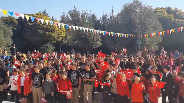 İzmir Özel Tevfik Fikret İlköğretim Okulu Öğrencileri - 10. Yıl Marşı смотреть онлайн