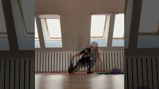 Подсказка по растяжке для новичков ❤️ Шпагат смотреть онлайн