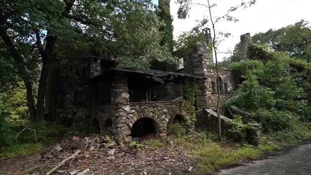 Abandoned Abercrombie & Fitch Millionaires Mansion | Lost In The Woods