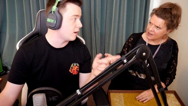 Using a FORTUNE TELLER To *WIN* In Fortnite Battle Royale! смотреть онлайн