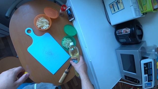 Кета в масле с луком и чесноком. Очень простой и вкусный рецепт смотреть онлайн