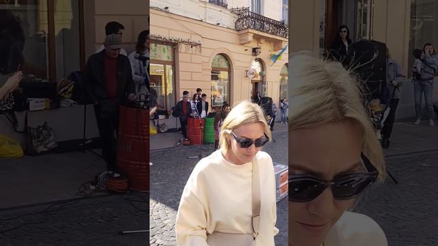 Чернівці 2022, Кобилянська, Червона калина. смотреть онлайн