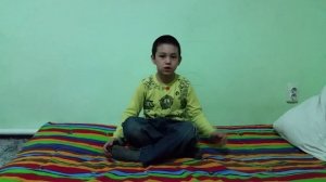 Mister Em учит, как сделать кувырок