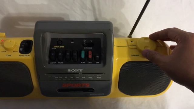 SONY Sports Yellow radio cassette player CFS 905 Mega Bass BoomBox смотреть онлайн
