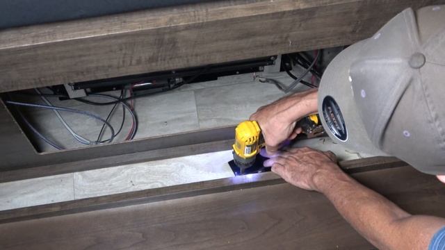 Grand Design Flaw - FIXED, Overloaded Kitchen Circuit DIY (RV Living) 4K смотреть онлайн