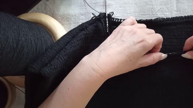 Vlog. Вяжу рукав, мнение о держателе бобин, покупки, полистаем альбом. #2/2023 смотреть онлайн