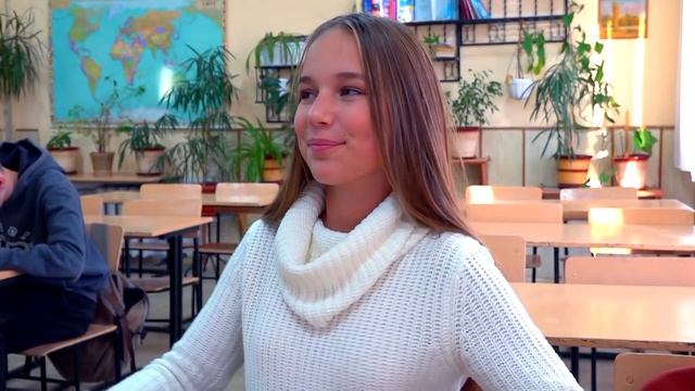ВЕСЬ КЛАСС ПОСТРИЧЬ НАЛЫСО!!! ЭТА ВРАЧИХА ВООБЩЕ ЧТО ЛИ??? смотреть онлайн