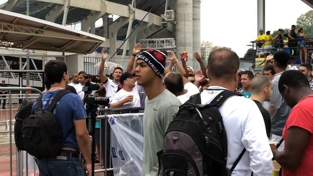 КАК ВЫГЛЯДЯТ БРАЗИЛЬСКИЕ ФУТБОЛЬНЫЕ ФАНАТЫ. ВЛОГ СО СТАДИОНА. смотреть онлайн