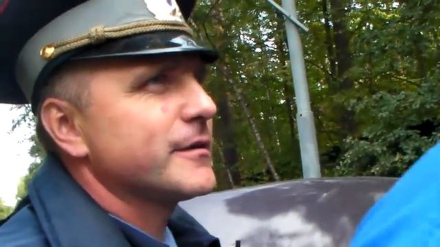Водитель передал ГАИшнику документы залитые в стекло смотреть онлайн
