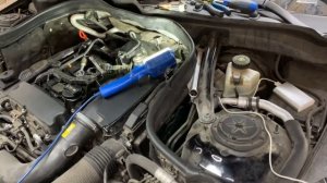 Mercedes Benz w212 w204 turbo замена патрубка теплообменника течь антифриза снятие ТНВД Branch pipe