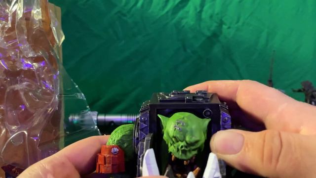 Warhammer 40,000 Ork Meganob with Buzzsaw (Macfarlane Toys Review) смотреть онлайн