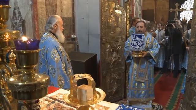 В праздник Благовещения Патриарх Кирилл совершил Литургию в Благовещенском соборе Московского Кремл смотреть онлайн