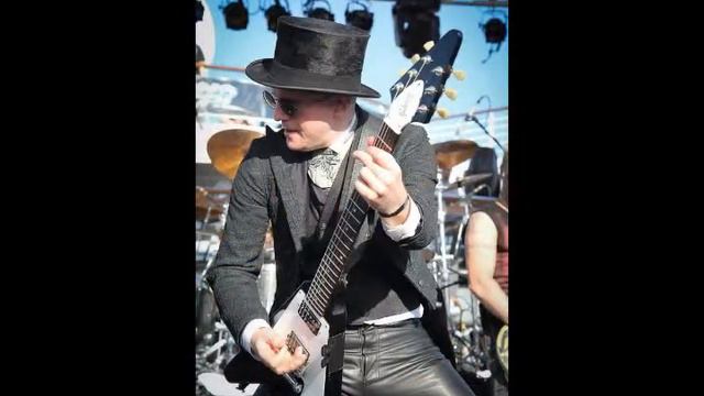 SALUDO DE CHRISTOFER JOHNSSON DE THERION PARA ESPECTRO FM смотреть онлайн