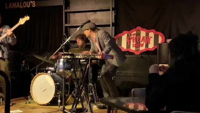 Farnsworth - 'Heart' Live at Lana Lou's смотреть онлайн