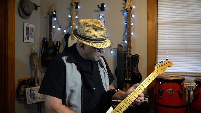 XVive U2 Wireless Guitar System Review in Just About 2 Minutes! | Get rid of that guitar cord! смотреть онлайн