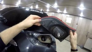 Снимаем задние фонари/замена лампочек Mitsubishi Pajero Sport 2008-2016 год