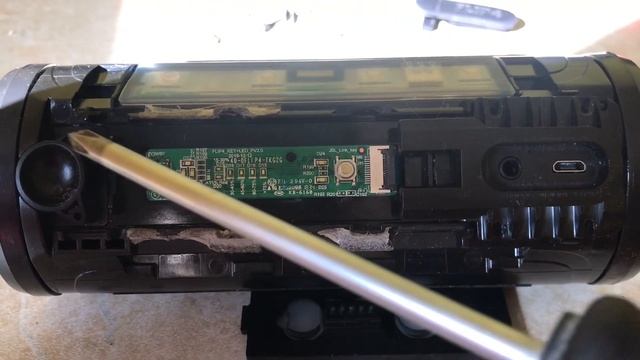 Ремонт колонки JBL. Колонка включается и выключается смотреть онлайн